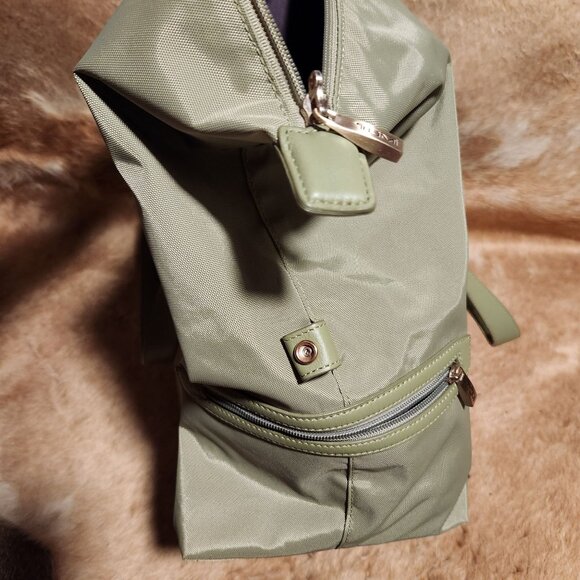 NWT Tumi overnight Duffel Bag Green Nylon With Purple Lining 16.5"x7.5"x11" - Picture 7 of 7